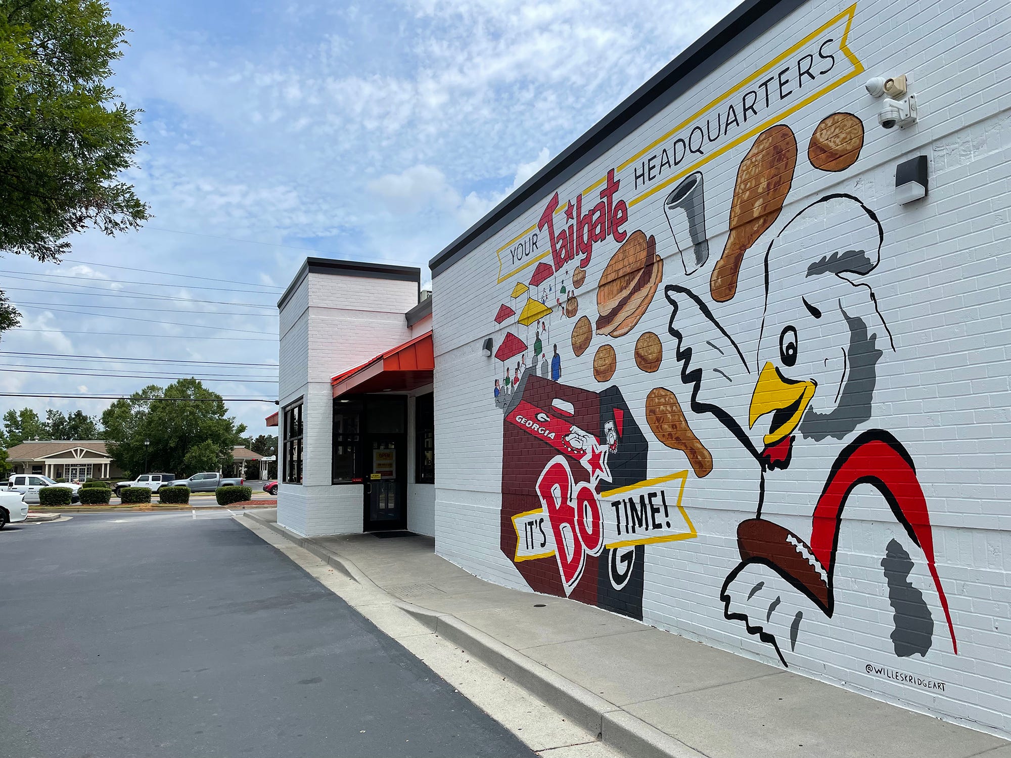 Athens restaurant supported local artist who painted mural in heatwave